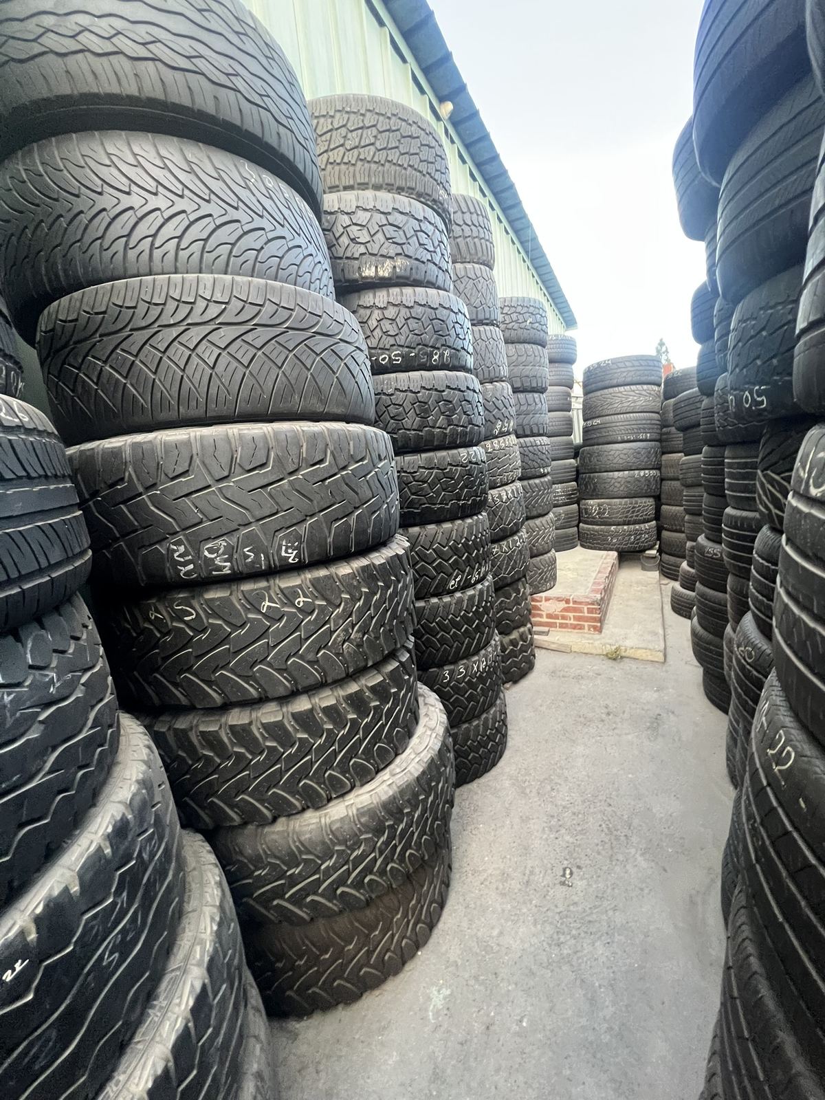 Super Discount Tires shop bay